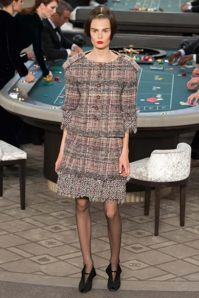 Look 12